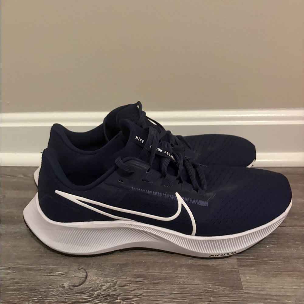 Nike Women's Dark Blue Sneakers with White Accents
